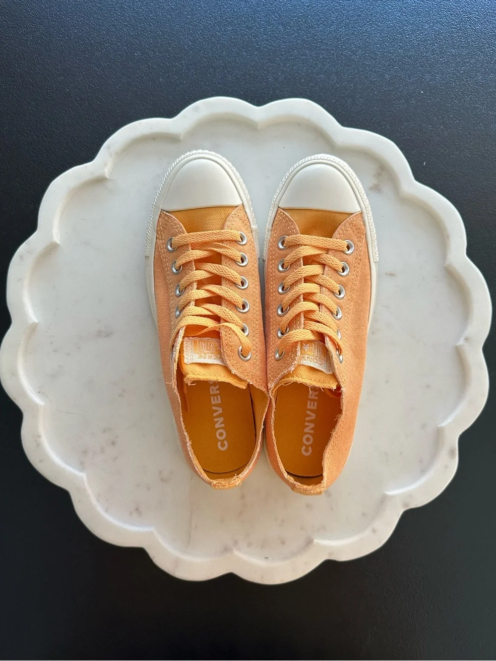 Women’s Tangerine Converse Canvas Low-Top Sneakers Size 7 - Picture 2 of 7